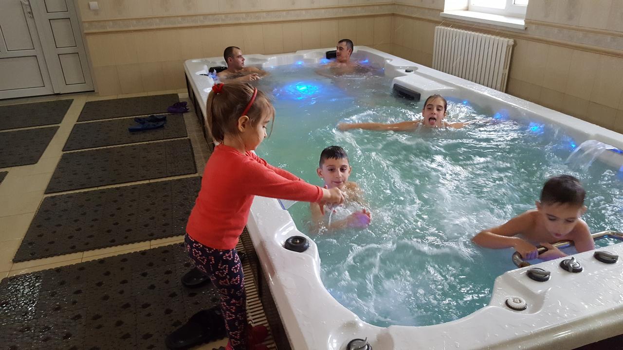 Hotel Confort Drochia エクステリア 写真